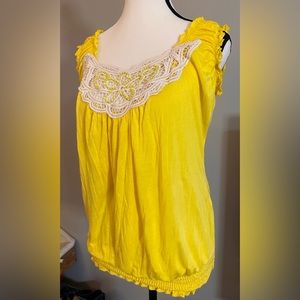 🩵4 items for $30- Mitto yellow top with crochet beaded front  305